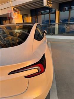 تسلا موديل 3